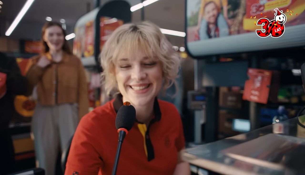 Tak zarabia się na reklamach Biedronki. Kolejna dywidenda