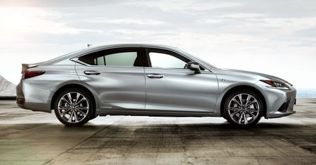 Lexus ES już jest w Polsce. Znamy jego ceny