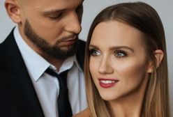 Agnieszka Kaczorowska pozuje z mężem. Prawdziwy z niego szczęściarz