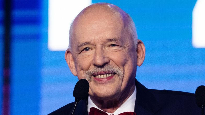 Janusz Korwin-Mikke jest zadłużony w ZUS, ale i tak dostaje DWIE EMERYTURY. "Zacząłem pobierać, jak zaczęli mnie golić"