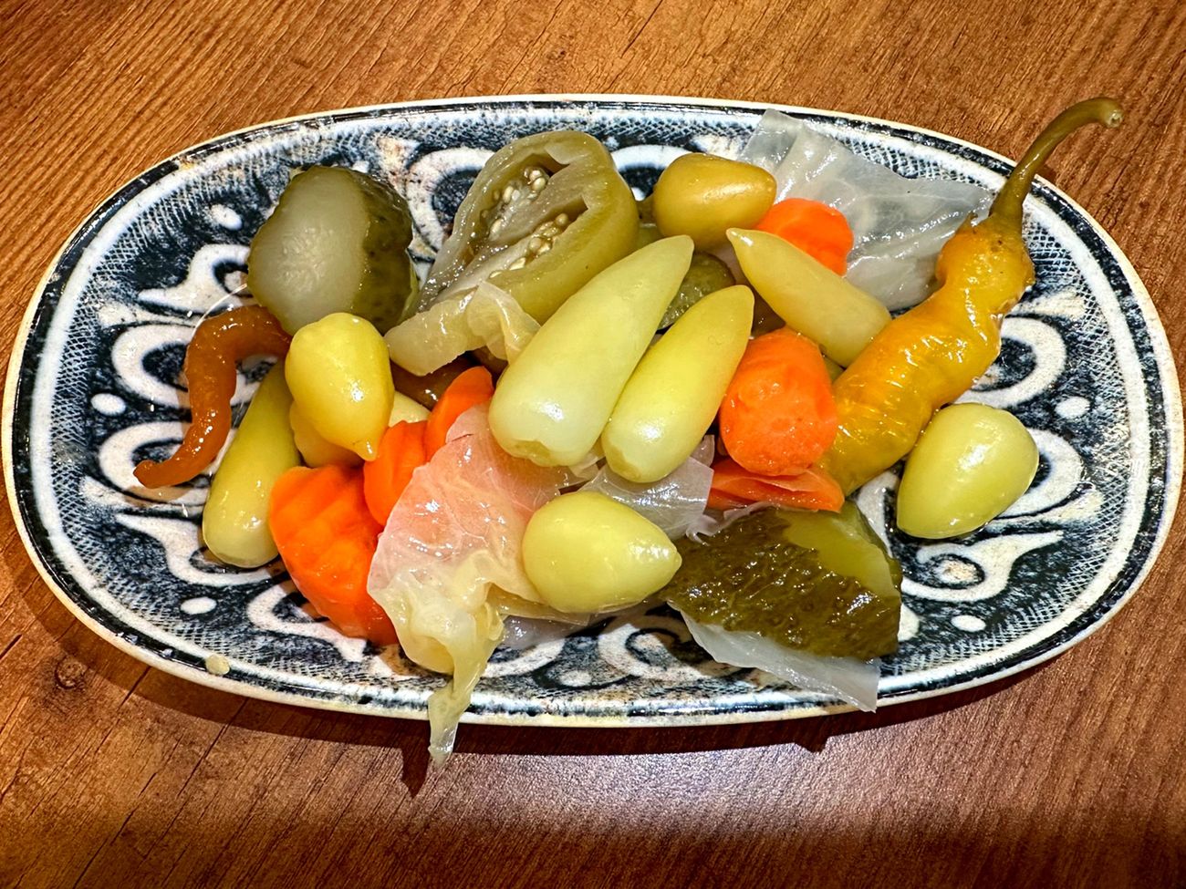 Kiszenie w domu to świetna okazja do eksperymentowania z różnymi smakami 