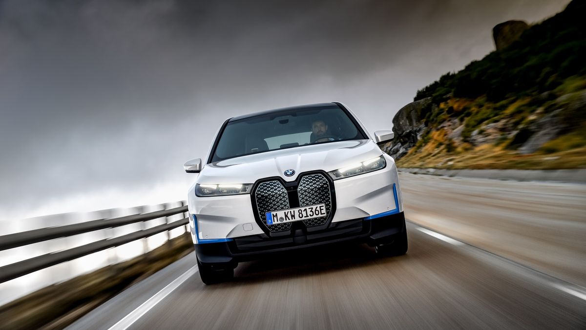 BMW iX trafi na rynek jeszcze w 2021 roku.