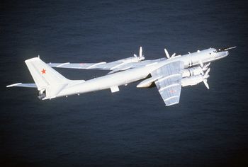 Tu-142 zrzucił boje sonarowe w pobliżu lotniskowca. Reagowały F-35