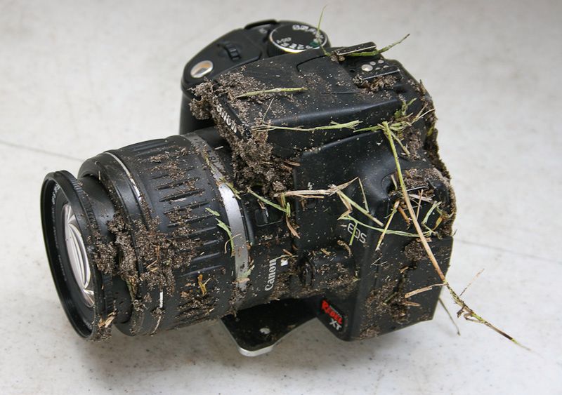 Canon spadł z 1000 m i przeżył 3