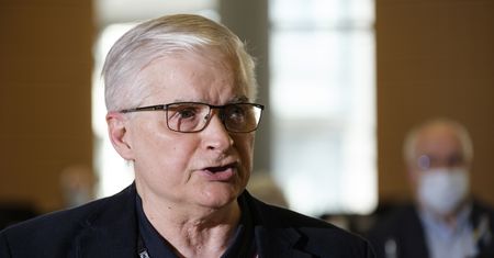 Cimoszewicz i potrącenie rowerzystki. Sąd chce uzupełniającej opinii