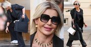 Wystylizowana Joanna Racewicz prawie gubi nowo zakupioną biżuterię i mknie do range rovera (ZDJĘCIA)