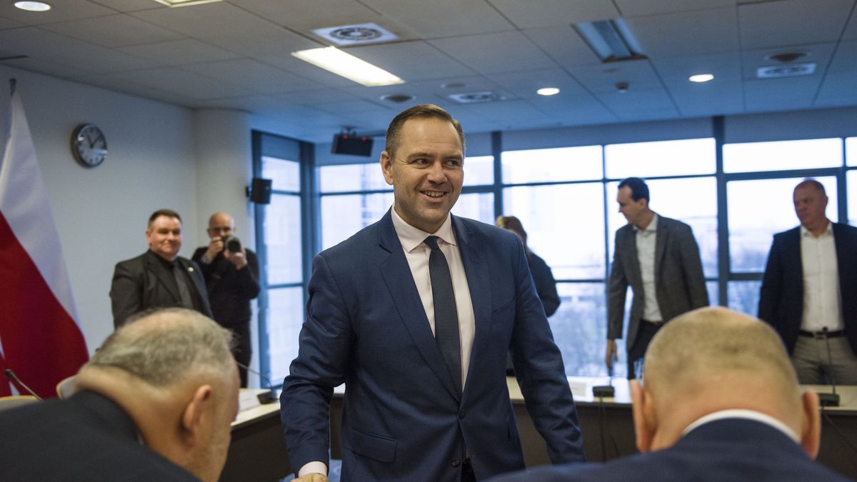 WARSAW, MASOVIAN VOIVODESHIP, POLAND - 2025/01/08: Karol Nawrocki, candidate for the 2025 presidential election in Poland, greets entrepreneurs during economic consultations in Warsaw. In Warsaw, Karol Nawrocki - a civic candidate for president in the upcoming presidential elections in May 2025, took part in a consultation meeting on the economy with members of the business community. During his speech, he spoke, among other things, about the high prices experienced by Poles since Donald Tusk is the prime minister. Karol Nawrocki is currently the president of the Institute of National Remembrance. Although he is not a member of any political party, he is associated with the Polish right wing and is officially supported by Jaroslaw Kaczynski's party - Law and Justice (PiS), which ruled Poland for eight years until 2023. (Photo by Attila Husejnow/SOPA Images/LightRocket via Getty Images)