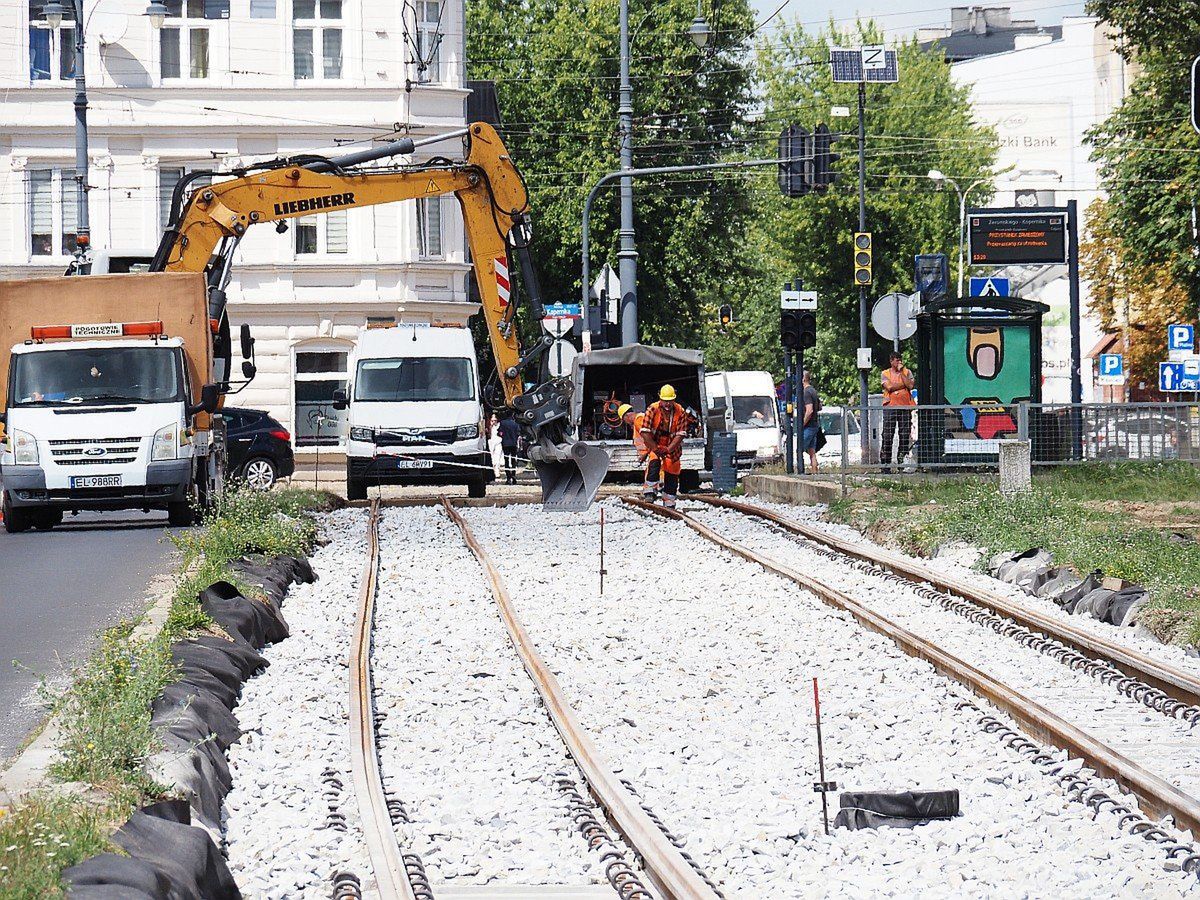 Prace torowe na ul. Żeromskiego dobiegają końca