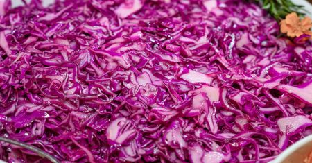 Najlepsza surówka z czerwonej kapusty do obiadu. Smakuje jak w restauracji