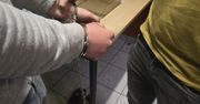 "Miał odebrać prezent urodzinowy". 18-latek został zwabiony do lasu i upokorzony przez rówieśników