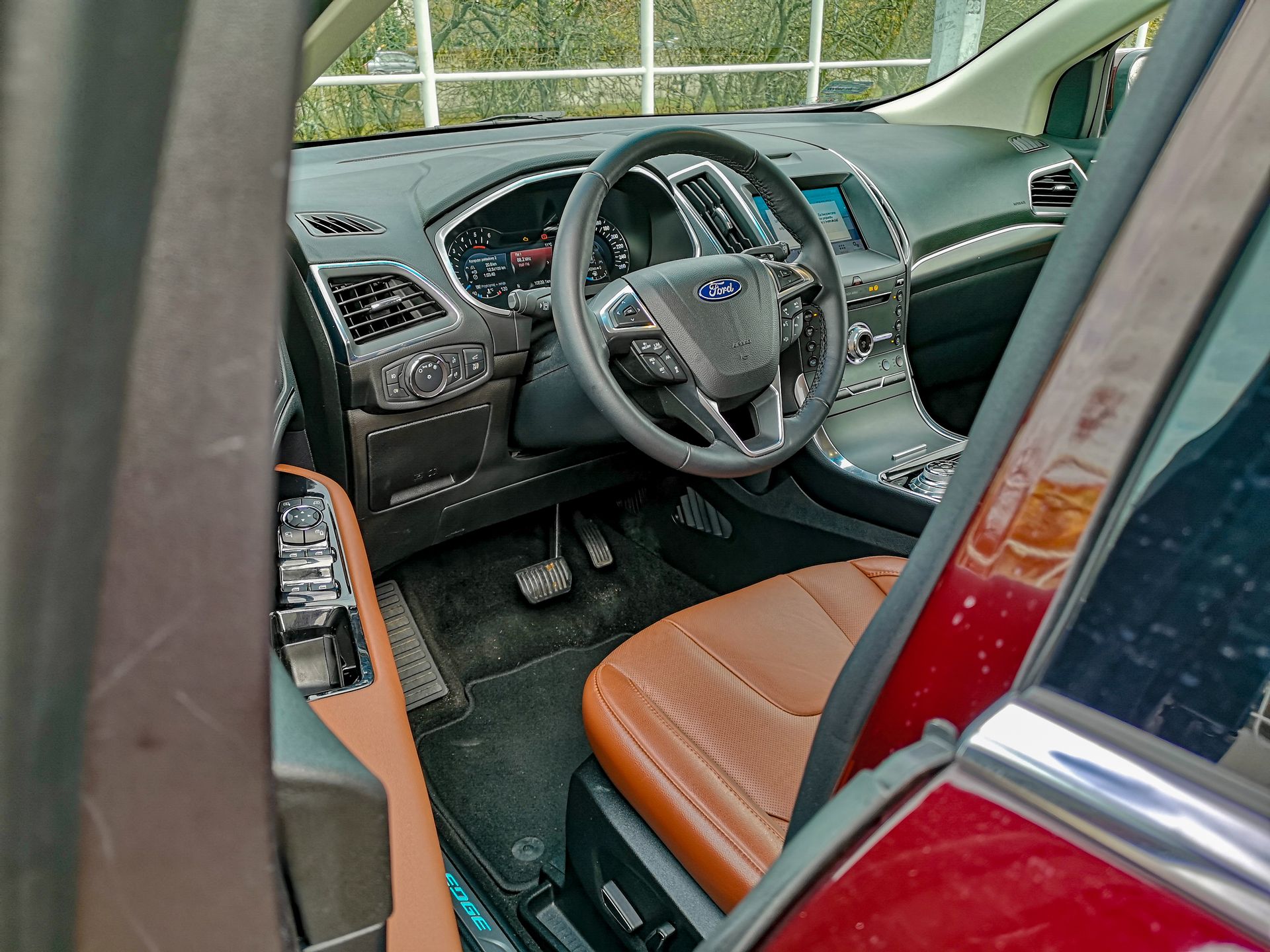 Ford Edge: audio B&O PLAY, wspomaganie parkowania i system Ford SYNC 3 24