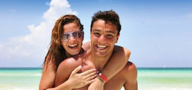 Opalanie a obwisły biust... Jest związek!