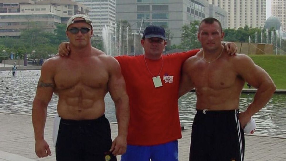 Mariusz Pudzianowski (po lewej) i Jarosław Dymek (po prawej)
