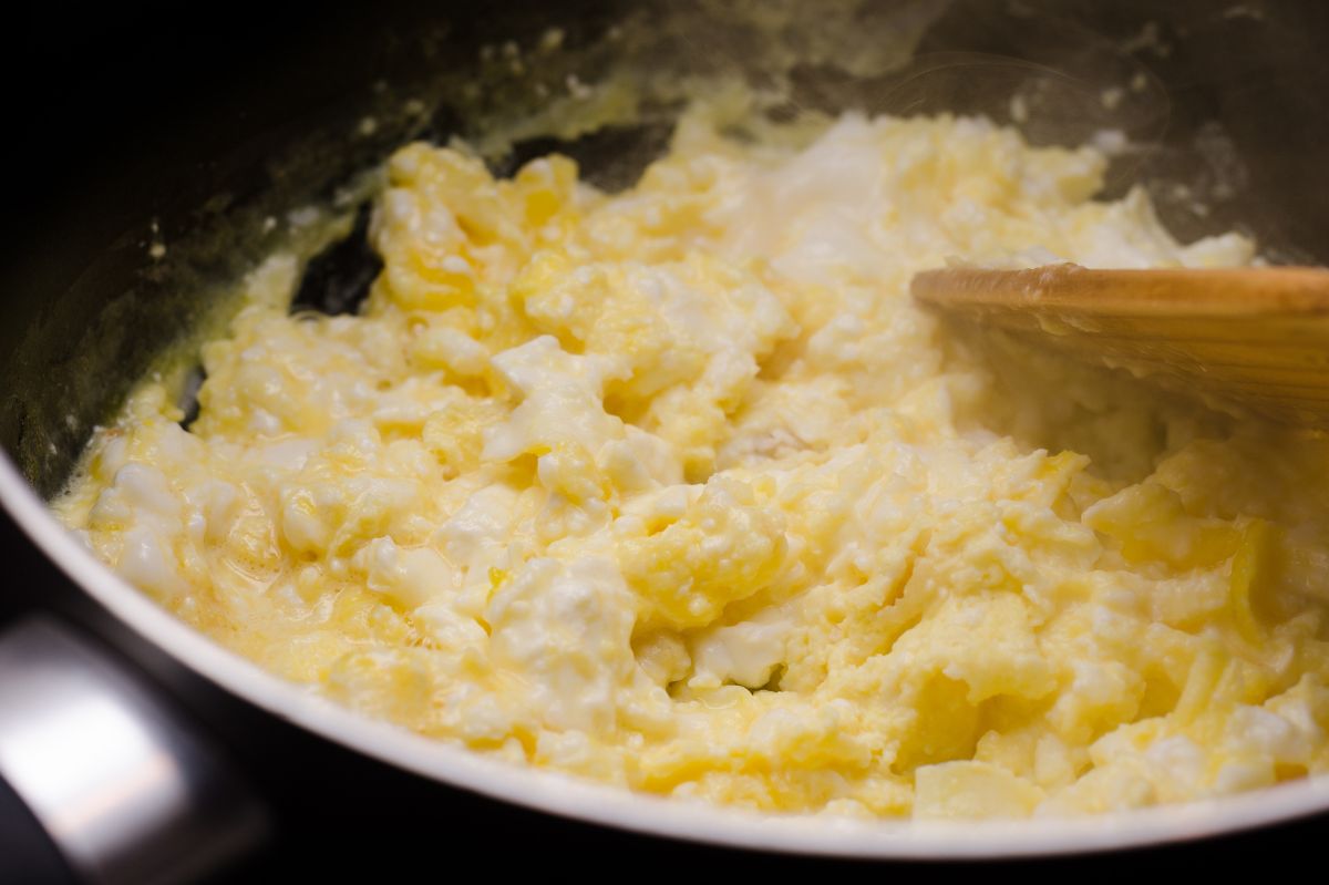 Scrambled eggs are one of the most common choices of Poles.