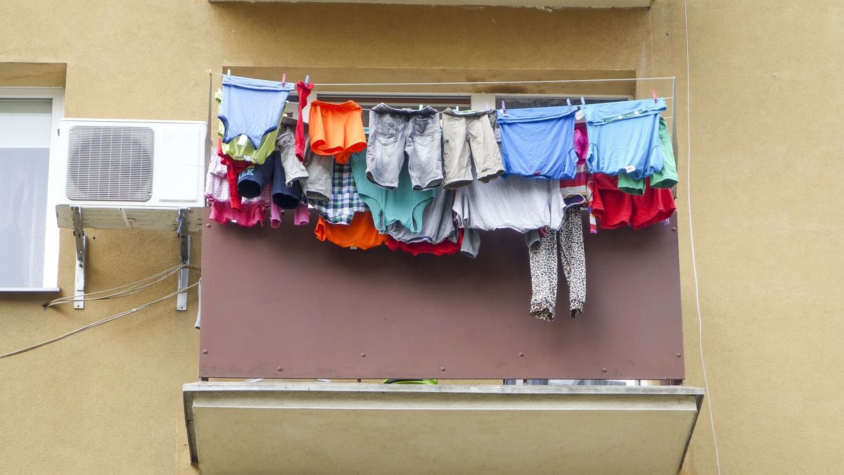 Polacy chętnie suszą pranie na balkonie 