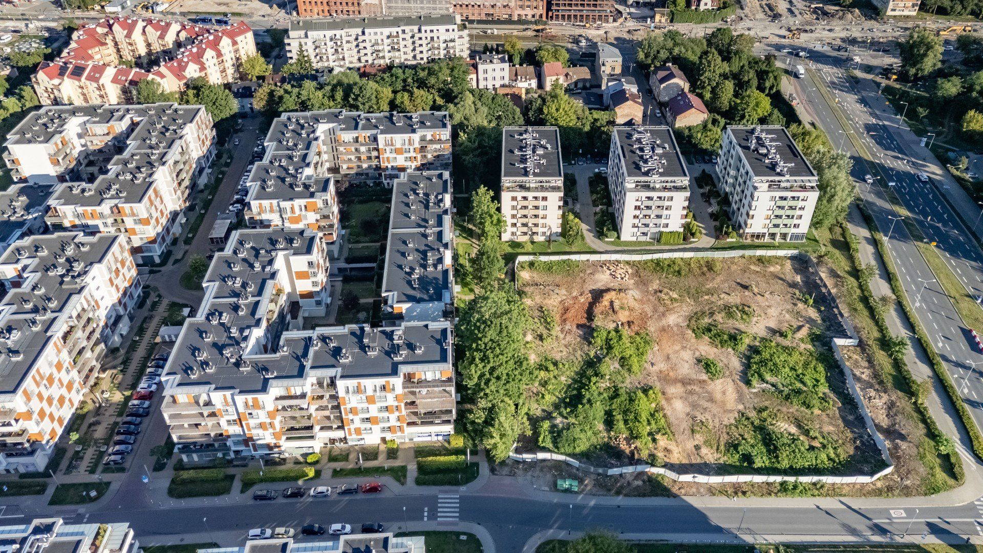 Działki gdzie wycięto drzewa u zbiegu Dąbskiej i Lema