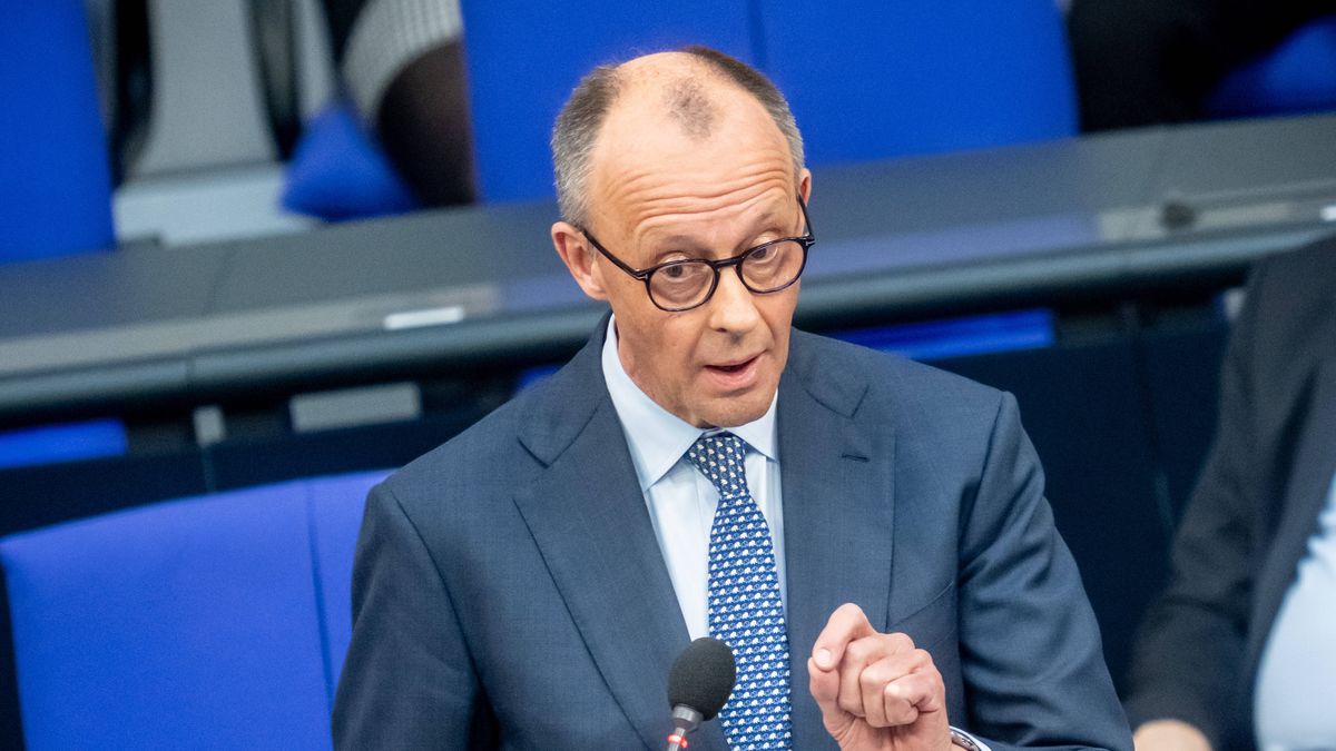 German Bundestag session in Berlin
25 March 2026, Berlin: German Chancellor Friedrich Merz speaks during the government questioning in the plenary session of the German Parliament (Bundestag) in Berlin. Photo: Michael Kappeler/dpa 
Dostawca: PAP/DPA.
Michael Kappeler