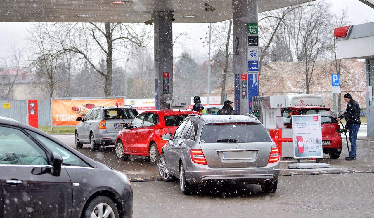 Niższe ceny na stacjach ucieszyły nie tylko Polaków