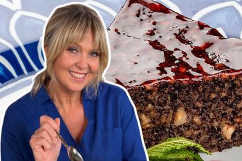 Wachowicz dorzuca do makowca. Wychodzi wilgotny i mięciutki jak chmurka