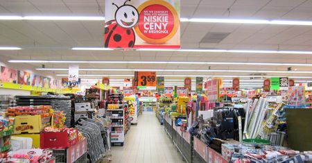 Od 3,99 zł za artykuły szkolne w Biedronce. Lepiej znać tę datę