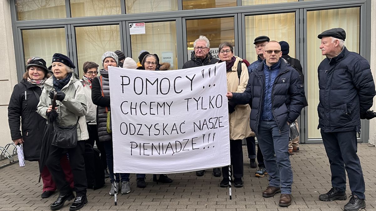 Obligatariusze MLT protestowali w czwartek pod sądem 