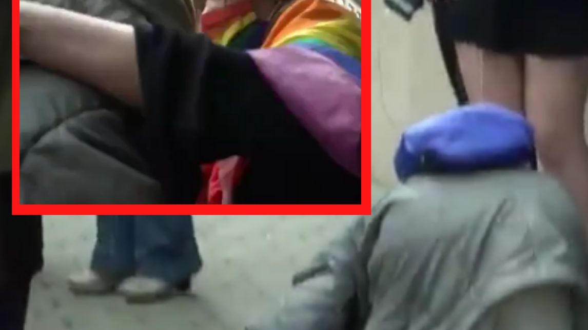 Wzruszająca scena podczas protestu przeciwko nagonce medialnej na Radio Maryja.