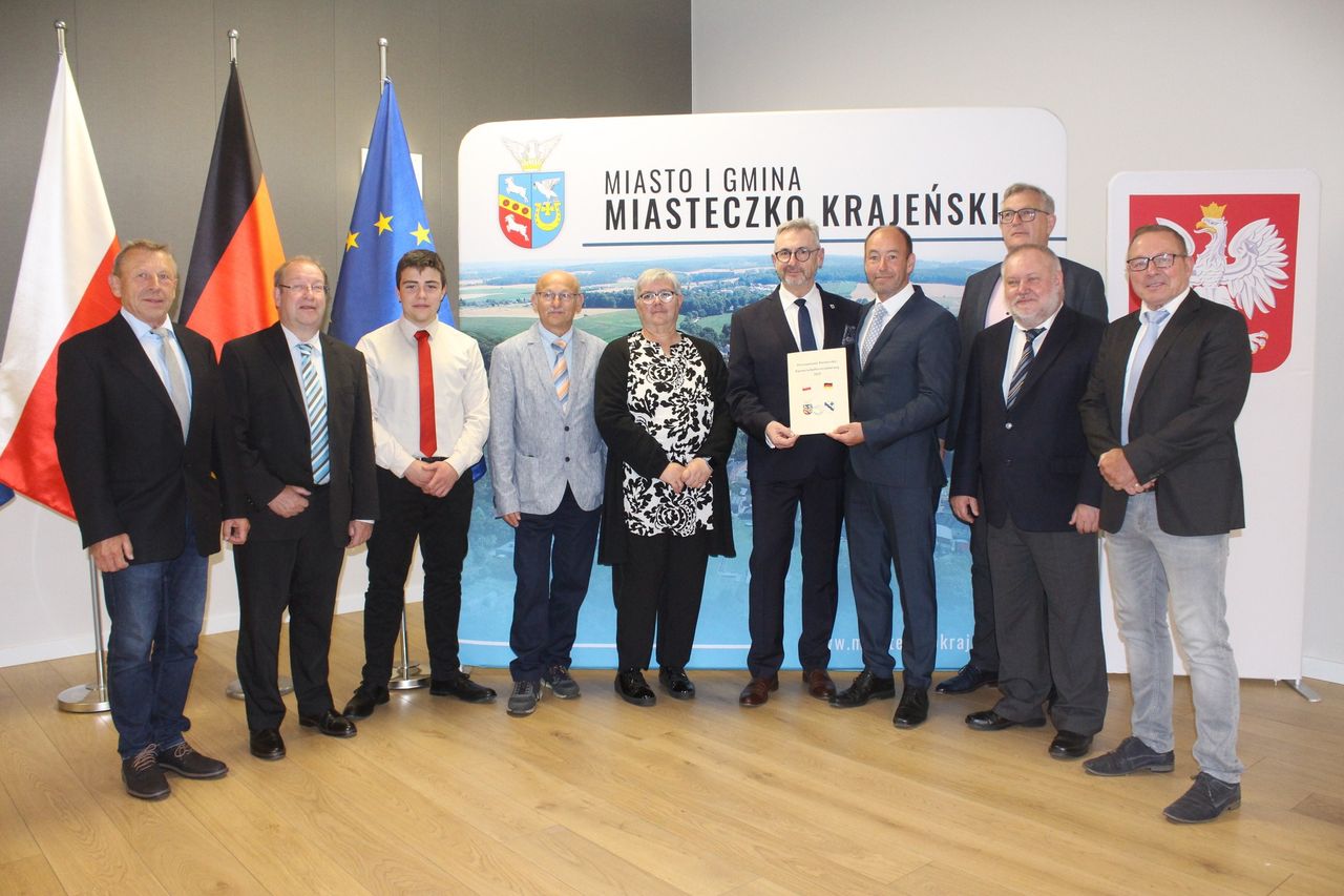 Historyczny moment w Miasteczku Krajeńskim – podpisano umowę partnerską z niemiecką gminą Körle