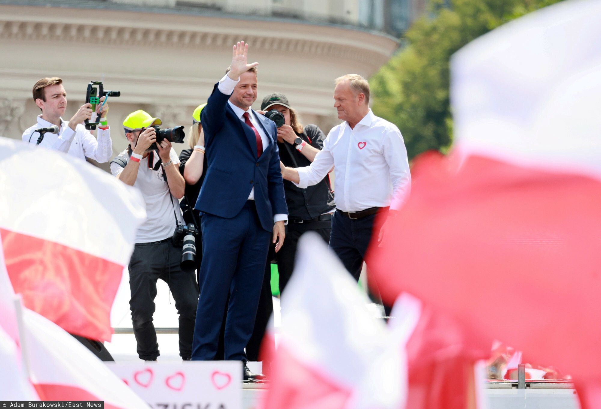 Wielki Marsz Patriot�w Trzaskowskiego
Fot. Adam Burakowski/East News, 25.05.2025.  Warszawa. Organizowany przez Platforme Obywatelska "Wielki Marsz Patriotow", z udzialem kandydata na prezydenta Rafala Trzaskowskiego. W tym samym czasie ulicami Warszawy przechodzi drugi marsz, organizowany przez PiS, z udzialem kontrkandydata. Wydarzenia odbywaja sie na tydzien przed druga tura wyborow prezydenckich.
N/z: Rafal Trzaskowski, premier Donald Tusk
Adam Burakowski