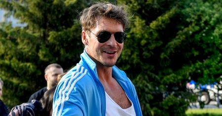 Mikołaj Roznerski pochwalił się nastoletnim synem. Antoni powoli dogania wzrostem tatę (FOTO)