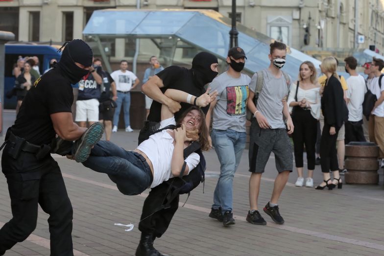 Zamieszki i zatrzymania na ulicach Mińska.