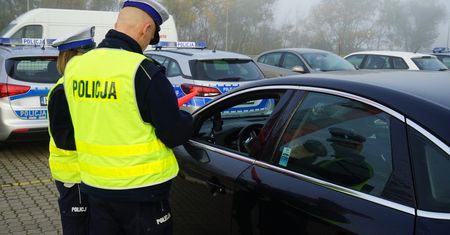 Złotoryja. Wręczył policjantom łapówkę. Został zatrzymany