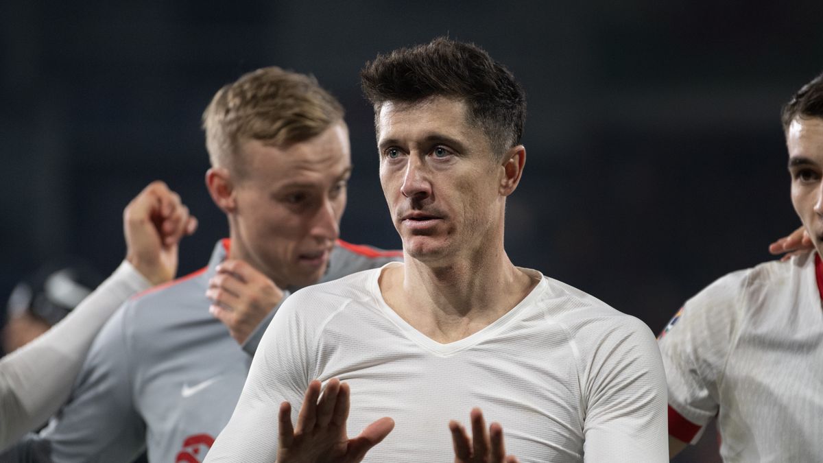 CARDIFF, WALES - MARCH 26: Robert Lewandowski of Poland leads the celebrations after the UEFA EURO 2024 Play-Off Final match between Wales and Poland at Cardiff City Stadium on March 26, 2024 in Cardiff, Wales.(Photo by Visionhaus/Getty Images)