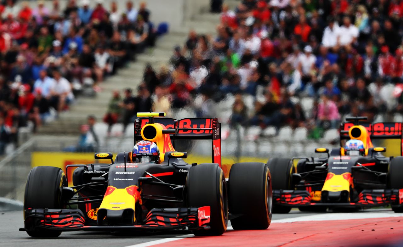 Max Verstappen już trzeci raz jest lepszy w wyścigu od swojego partnera Daniela Ricciardo