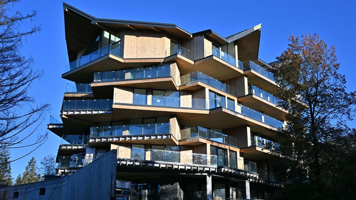 Przeciwnicy obecnej polityki przestrzennej Zakopanego krytykują m.in. budowę apartamentowca Droga Do Białego w otulinie Tatrzańskiego Parku Narodowego