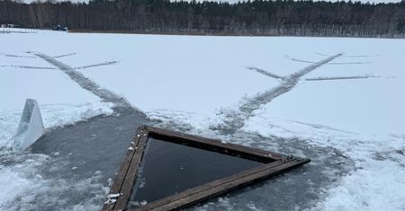 Strażacy szkolili się z nurkowania pod lodem