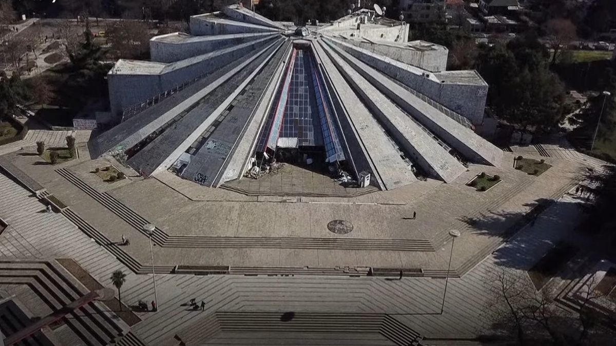 Tajemnicza piramida w centrum miasta. Już niedługo odmieni oblicze europejskiej stolicy 1