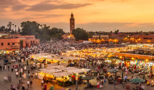 Jemaa el-Fna. Ten plac budzi się do życia, kiedy zapada zmrok