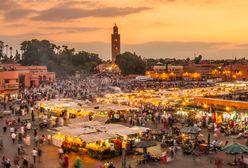 Jemaa el-Fna. Ten plac budzi się do życia, kiedy zapada zmrok