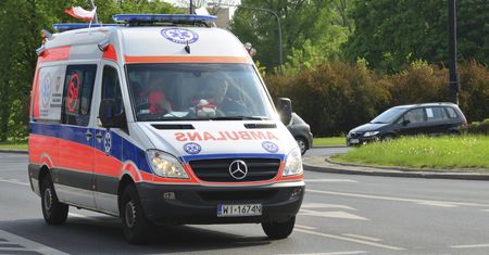 Wypadek na S7. Samochód ciężarowy wjechał w robotników. Ranne dwie osoby
