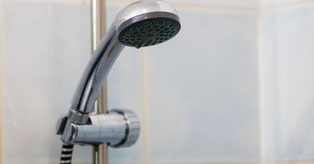 Wanna czy prysznic? Oto co zużywa więcej wody i naraża cię na koszta