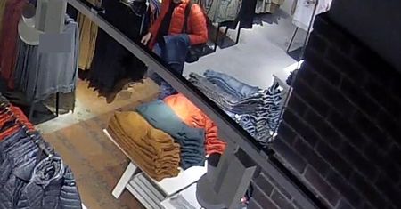 Lublin: Kradzież ubrań w galerii handlowej. Policja publikuje wizerunek złodziei