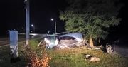 Kościelna Góra: Uderzył w przydrożną figurkę i dachował. Kierowca w stanie ciężkim trafił do szpitala