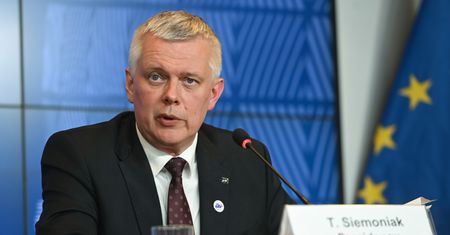 Na jakiej podstawie zamknięto granice? Siemoniak: Jest procedura