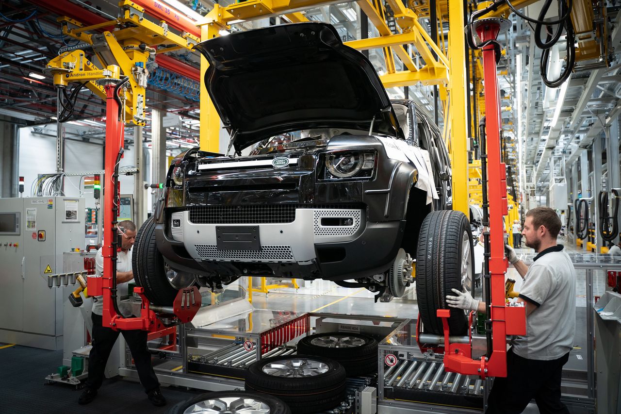 Jaguar Land Rover przewiduje duże zakłócenia w produkcji. Brakuje kluczowych materiałów