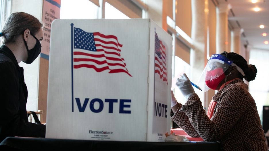 Wybory w USA. Urzędnicy ds. bezpieczeństwa krytycznie o zarzutach Donalda Trumpa