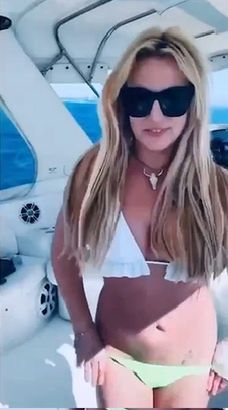 Britney Spears prawie obnażyła się przed kamerami 