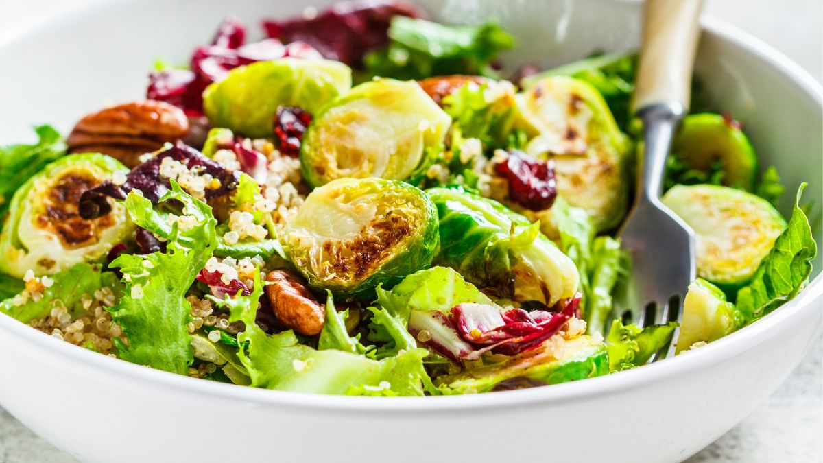 Sałatka z brukselką i komosą ryżową