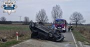 Gniewoszów: Pijana matka dachowała autem. W pojeździe 3-letnie dziecko. Kierująca miała blisko 3 promile alkoholu