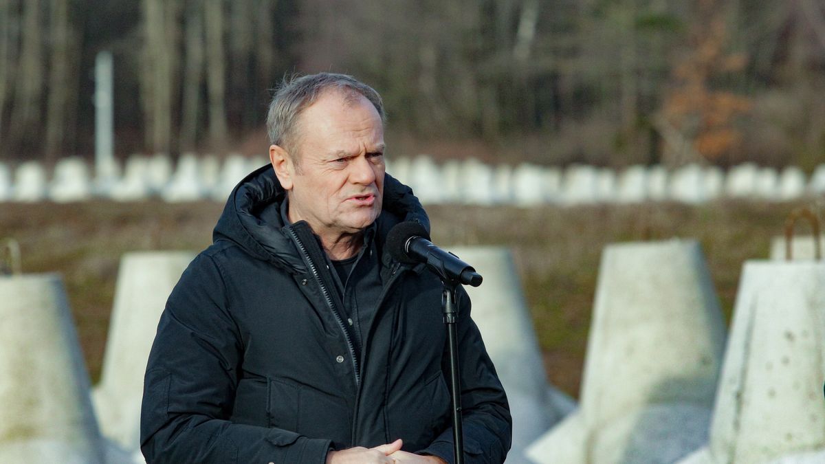 Donald Tusk
Tomasz Waszczuk
fortyfikacje, granica, kr�lewiecki, linia, obrona, obronna, obw�d kaliningradzki, polsko-rosyjska, tarcza, bezpiecze�stwo, narodowe, polityk, polityka, Polski, Tarcza Wsch�d, wizyta, betonowe je�e, umocnienia, wykorzystanie element�w infrastruktury, zapory, budowa umocnie�, granic pa�stwa, infrastruktury wojskowej, przeszk�d terenowych, zabezpieczenie