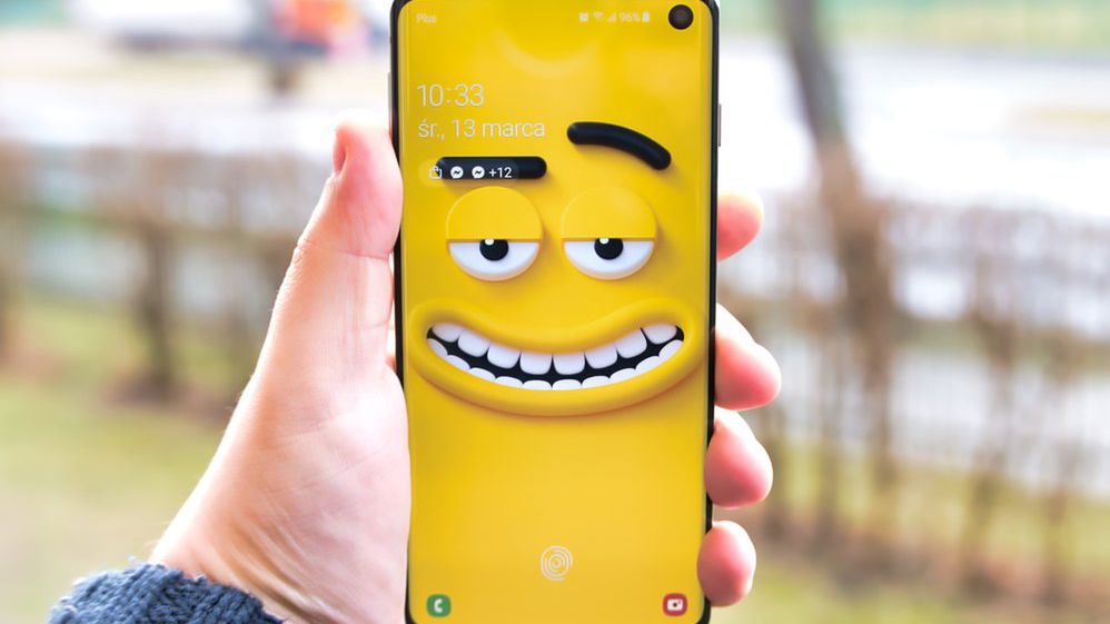 Dlaczego wciąż więcej smartfonów ma wcięcie niż otwór w ekranie? 1